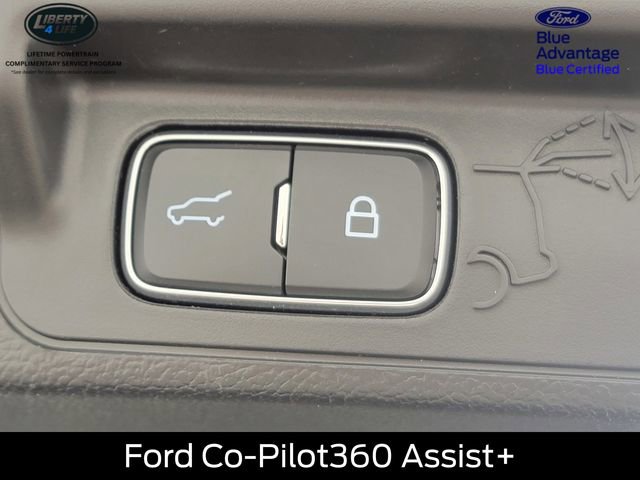 Used 2023 Ford Explorer XLT w/ Equipment Group 202A AWD/4WD image 18