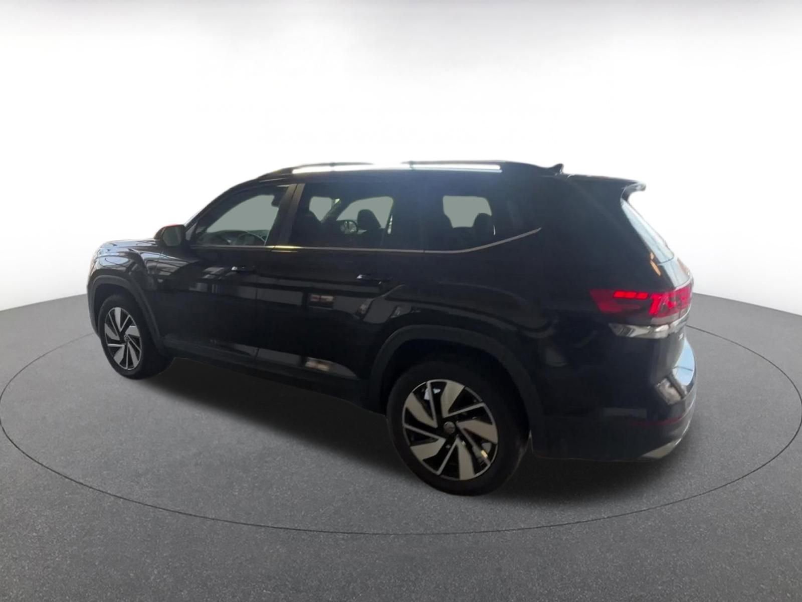 Used 2025 Volkswagen Atlas SE image 15