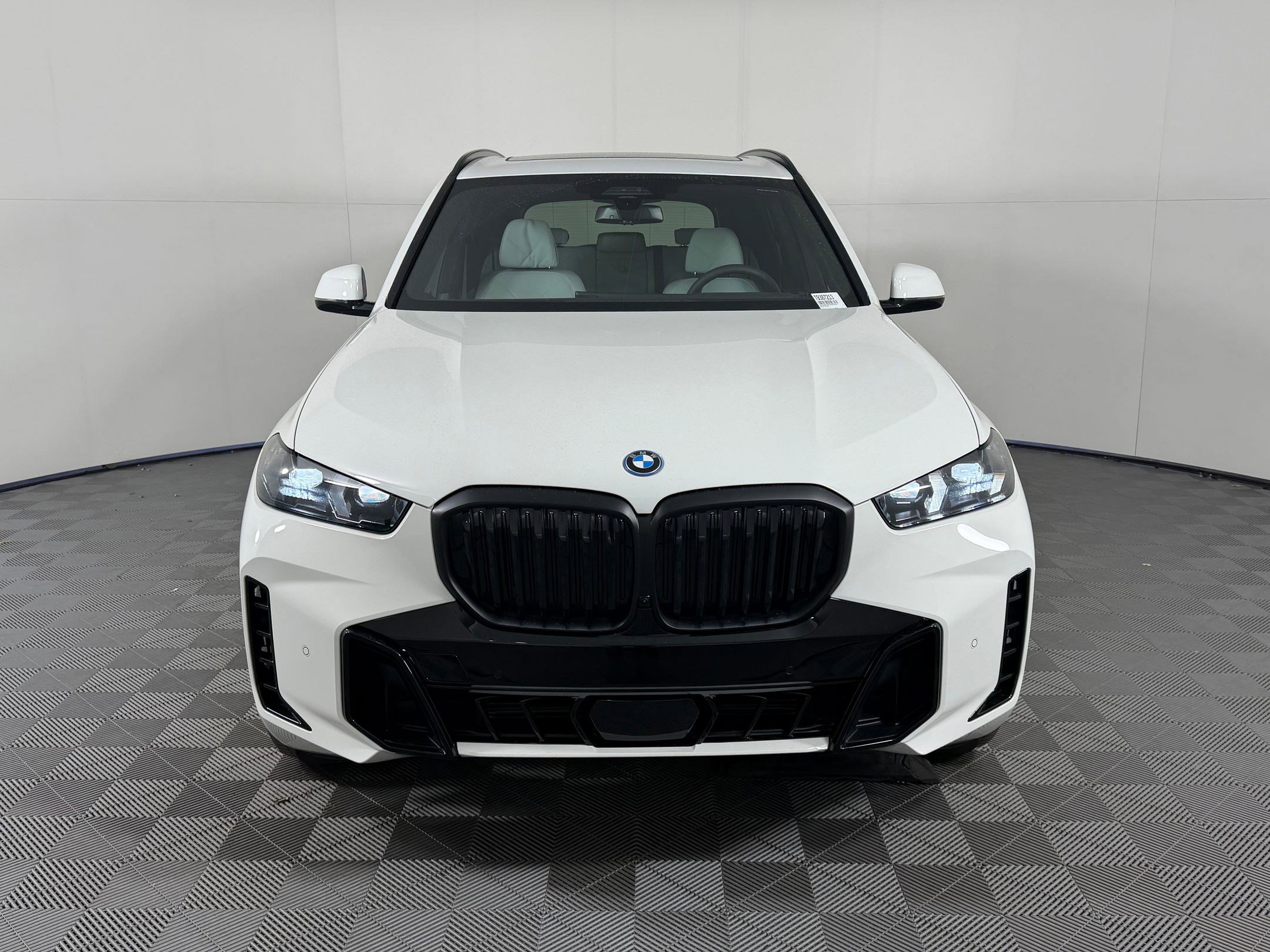 New 2026 BMW X5 xDrive50e image 6