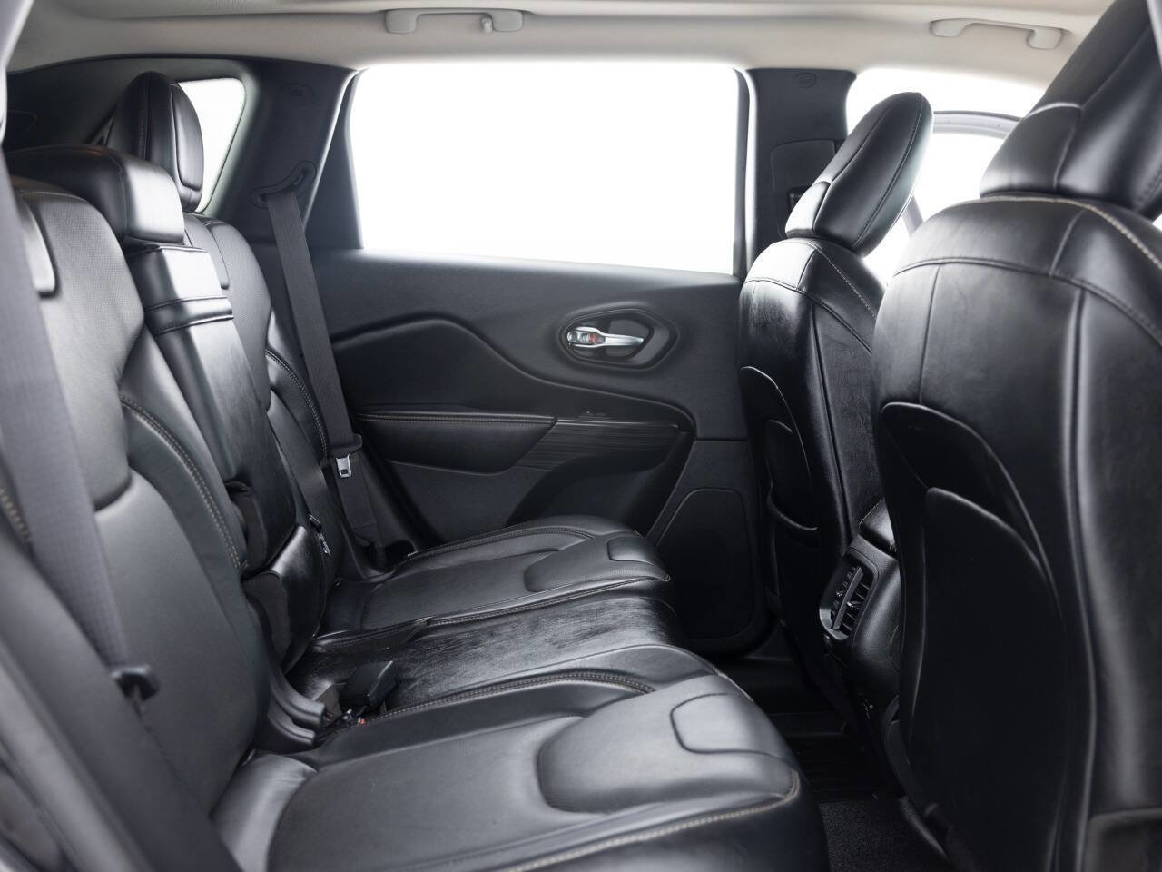 Used 2014 Jeep Cherokee Limited AWD/4WD image 29