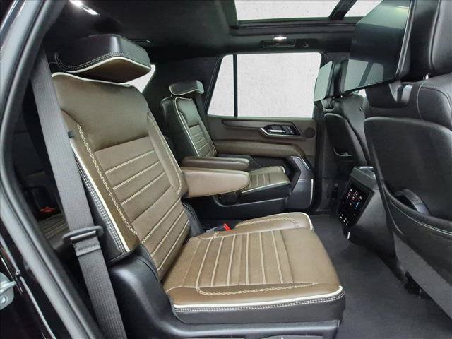 Used 2025 GMC Yukon Denali Ultimate AWD/4WD image 24