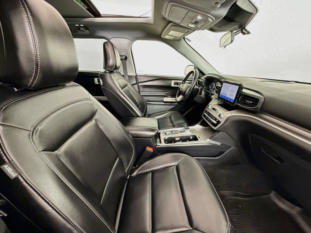 Used 2021 Ford Explorer XLT w/ Equipment Group 202A AWD/4WD image 30