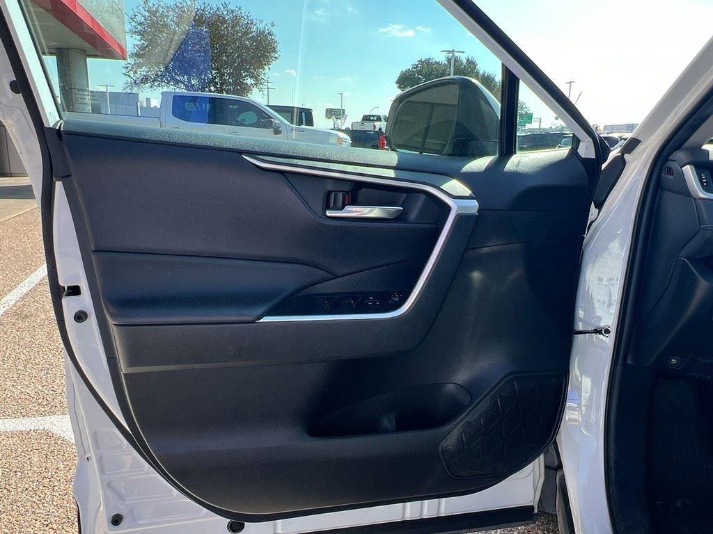 Used 2022 Toyota RAV4 XLE image 41