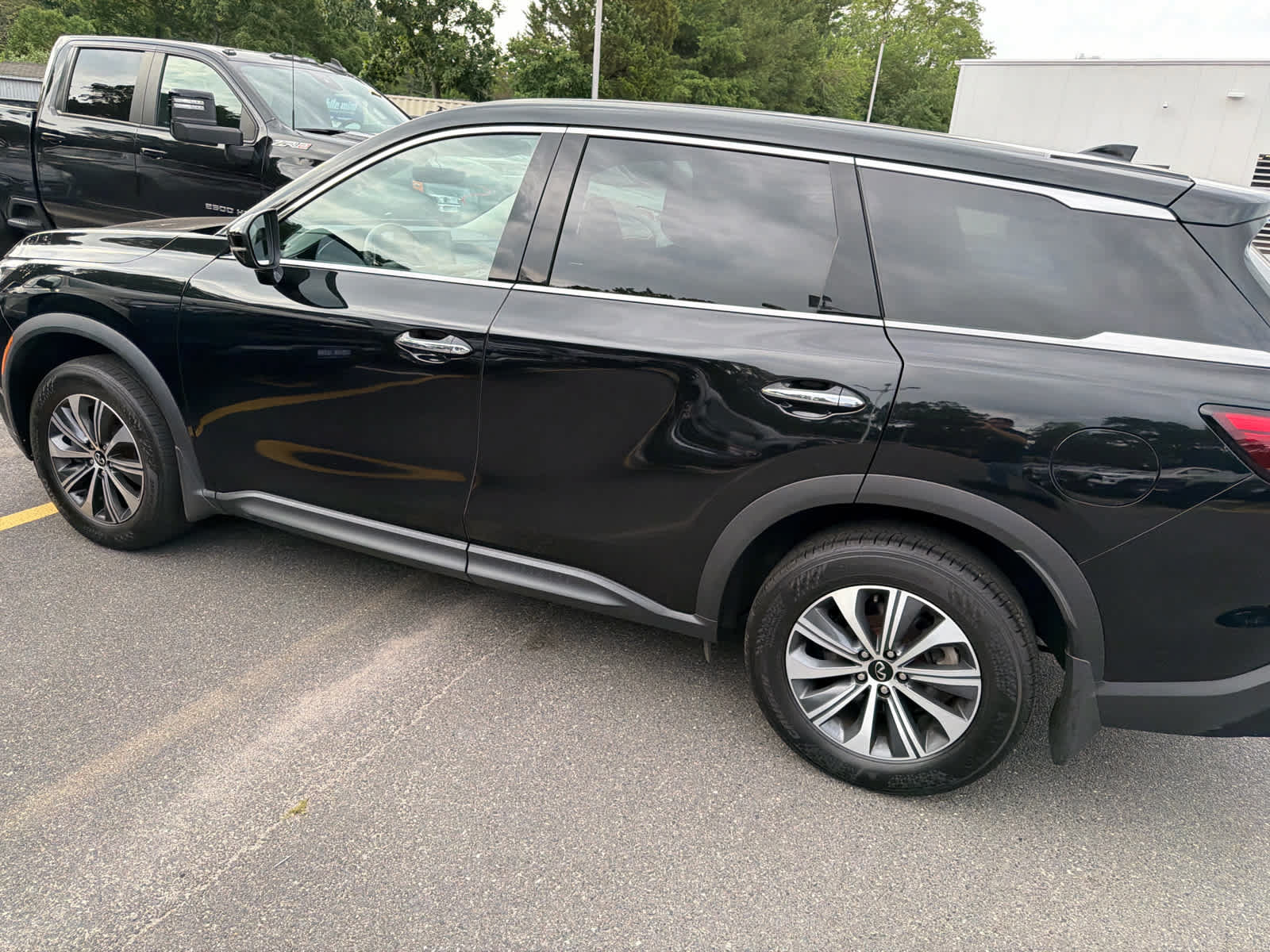 Used 2023 INFINITI QX60 Pure AWD/4WD image 5