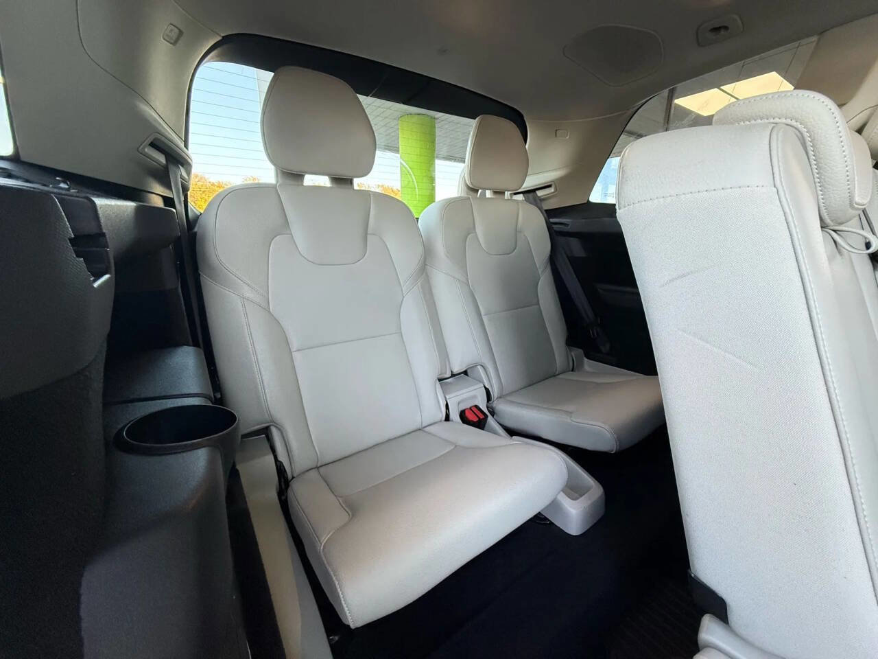 Used 2016 Volvo XC90 T6 Momentum w/ Momentum Plus Package image 17