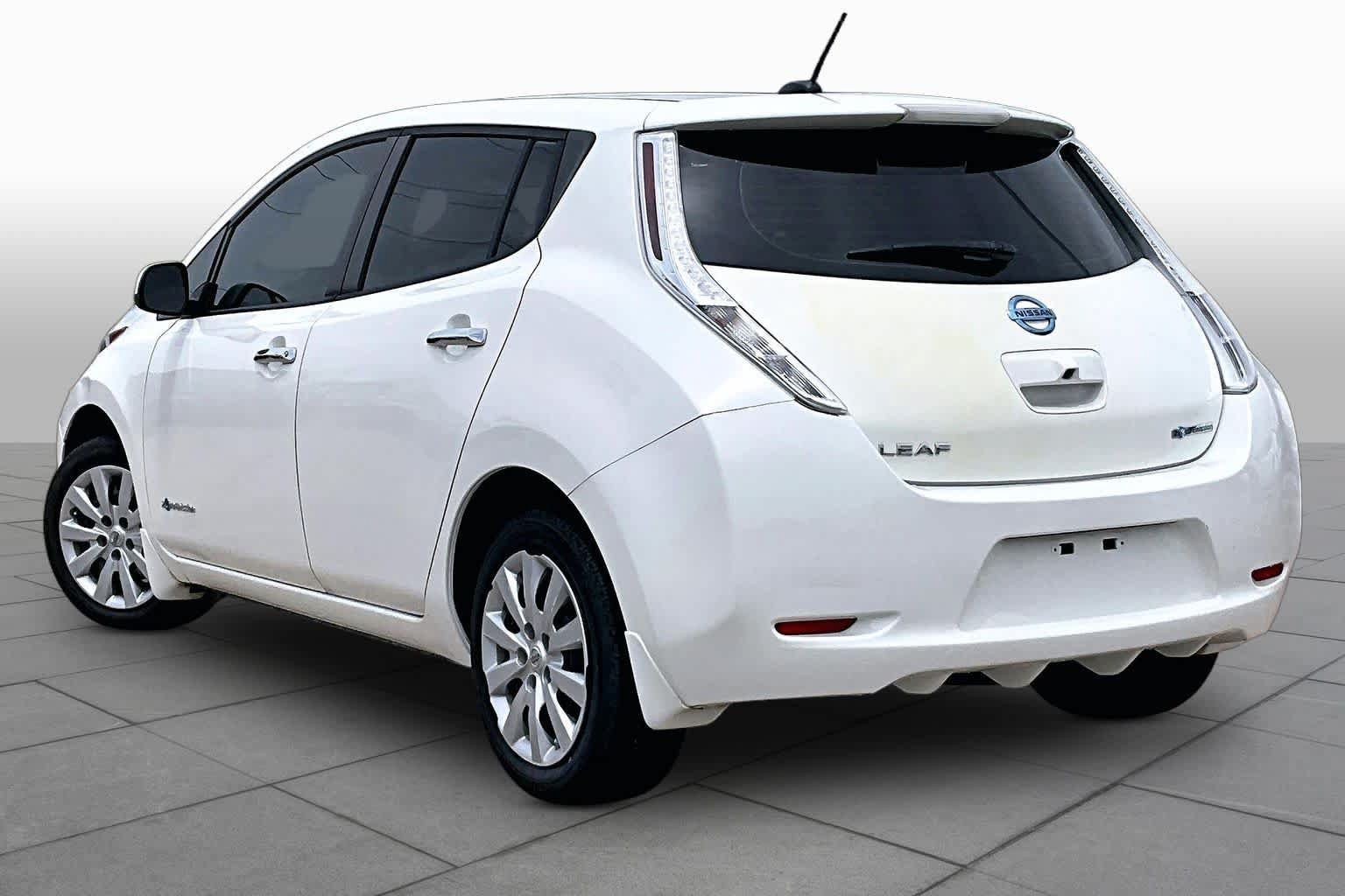 Used 2015 Nissan Leaf S w/ Charge Package FWD image 11