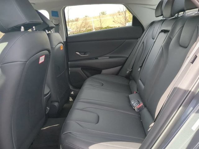 Used 2025 Hyundai Elantra Limited FWD image 12