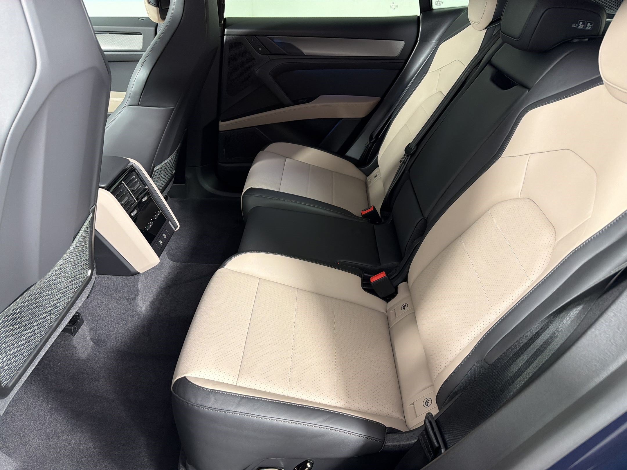 New 2026 Porsche Cayenne Electric AWD/4WD image 23