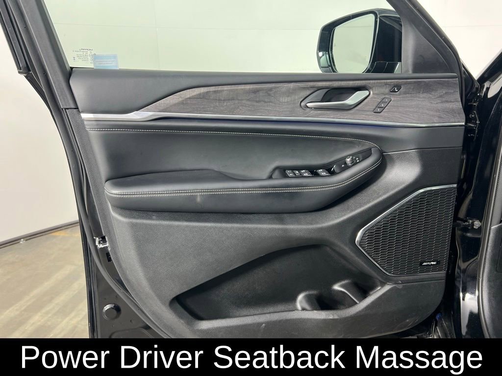 Used 2023 Jeep Grand Cherokee Overland w/ Luxury Tech Group IV image 16