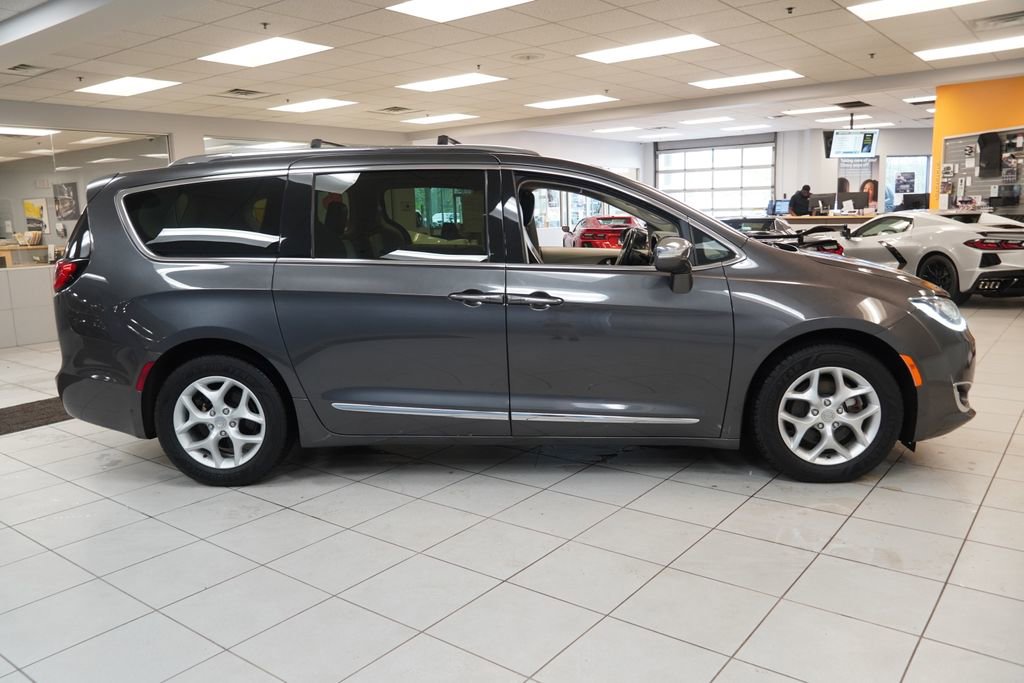 Used 2020 Chrysler Pacifica Limited FWD image 14
