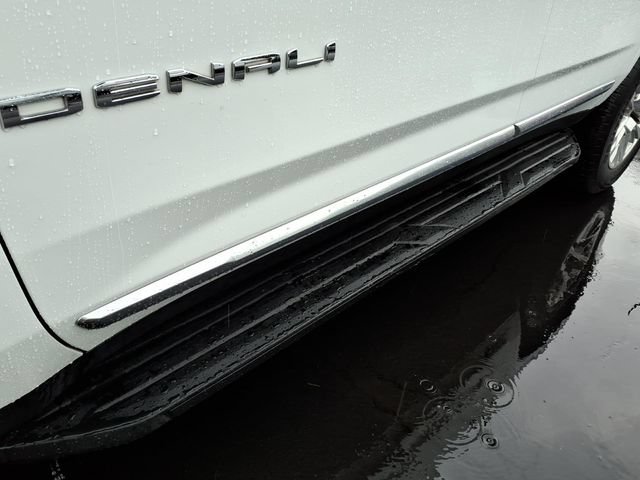 Used 2025 GMC Yukon Denali RWD image 8