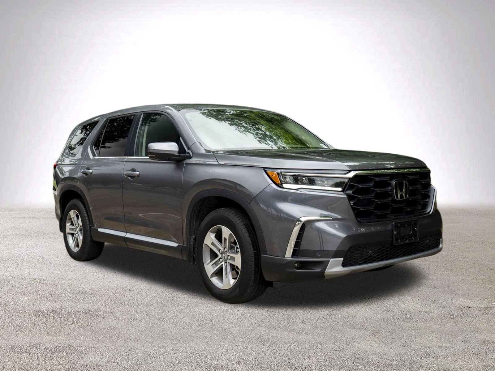 Used 2025 Honda Pilot EX-L image 2