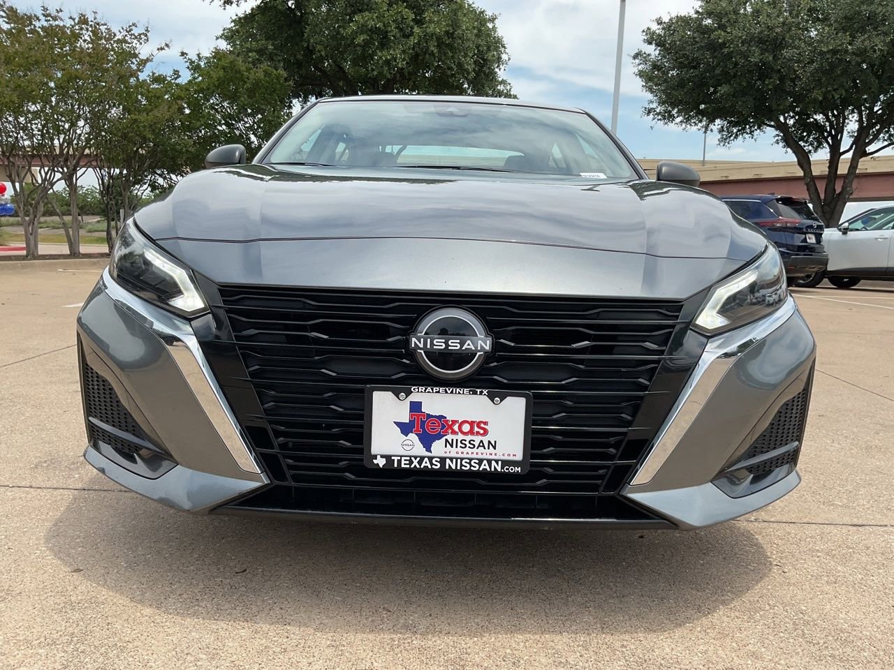 Used 2025 Nissan Altima 2.5 SV FWD image 2