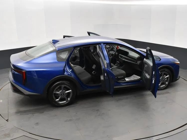 Used 2025 Kia K4 image 6