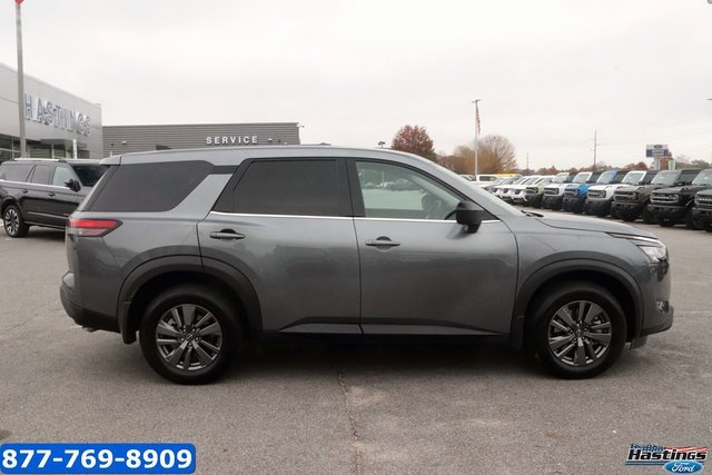 Used 2025 Nissan Pathfinder S image 4