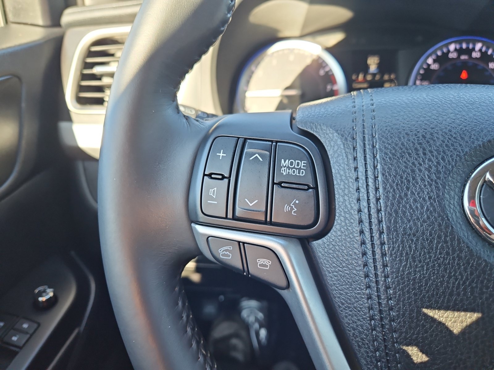 Used 2016 Toyota Highlander XLE AWD/4WD image 29