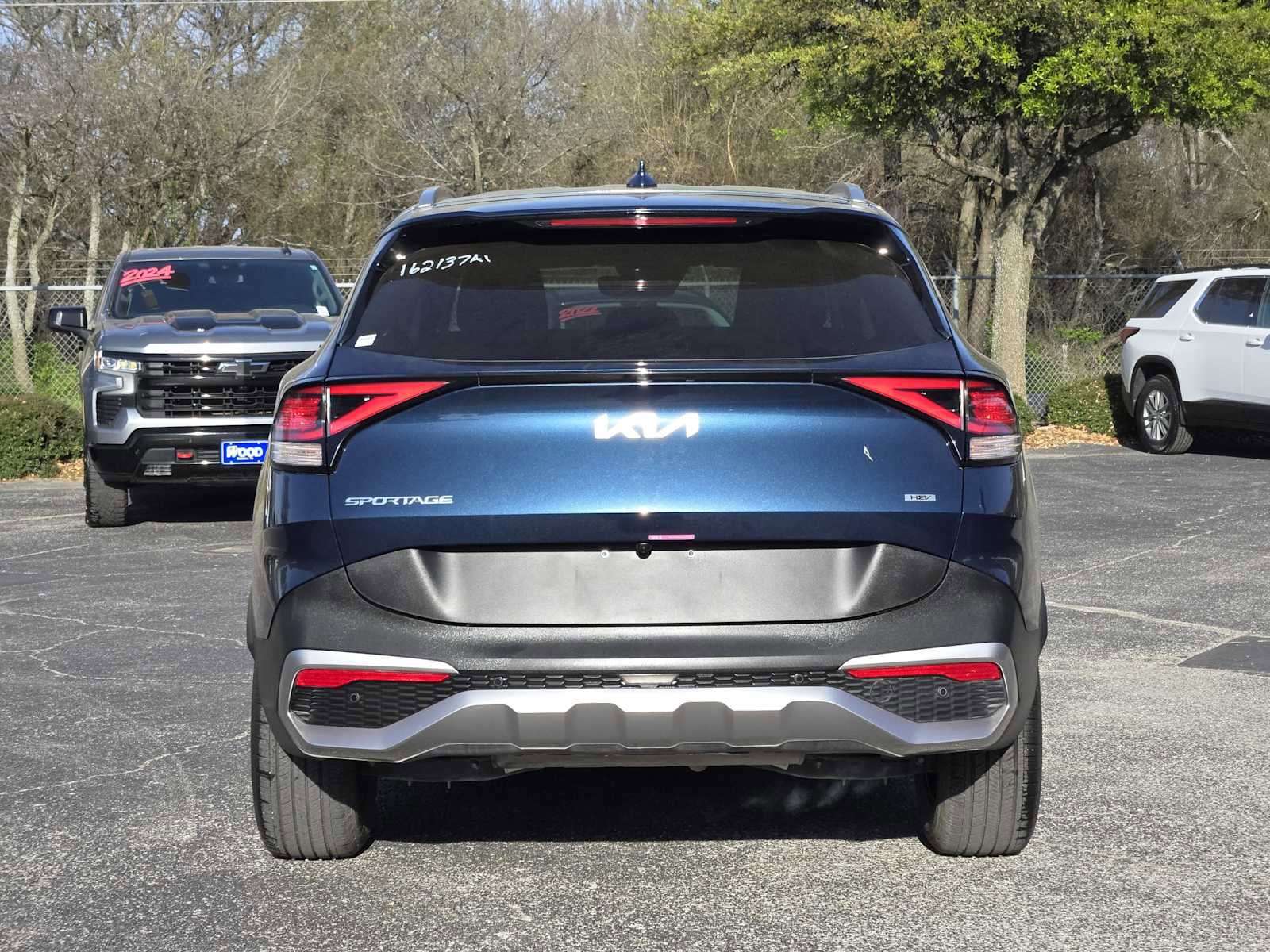 Used 2024 Kia Sportage EX image 6