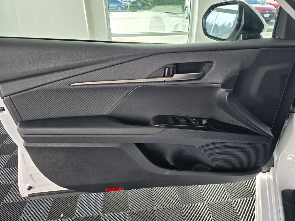 Used 2025 Toyota Camry SE image 21
