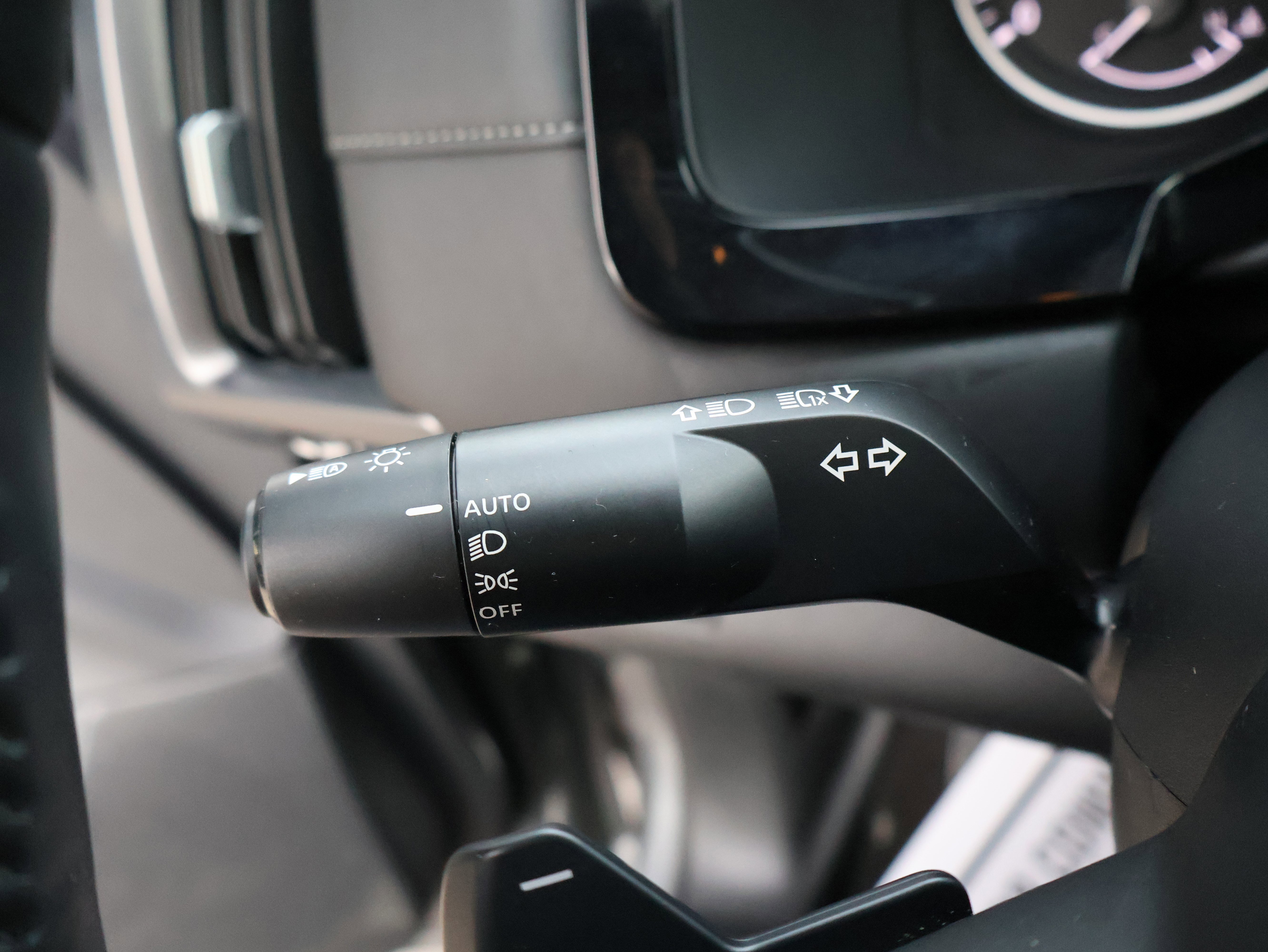 Used 2024 Nissan Pathfinder SL image 37