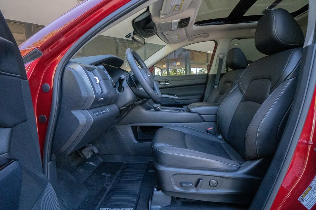 Used 2024 Nissan Pathfinder SL w/ SL Premium Package AWD/4WD image 8