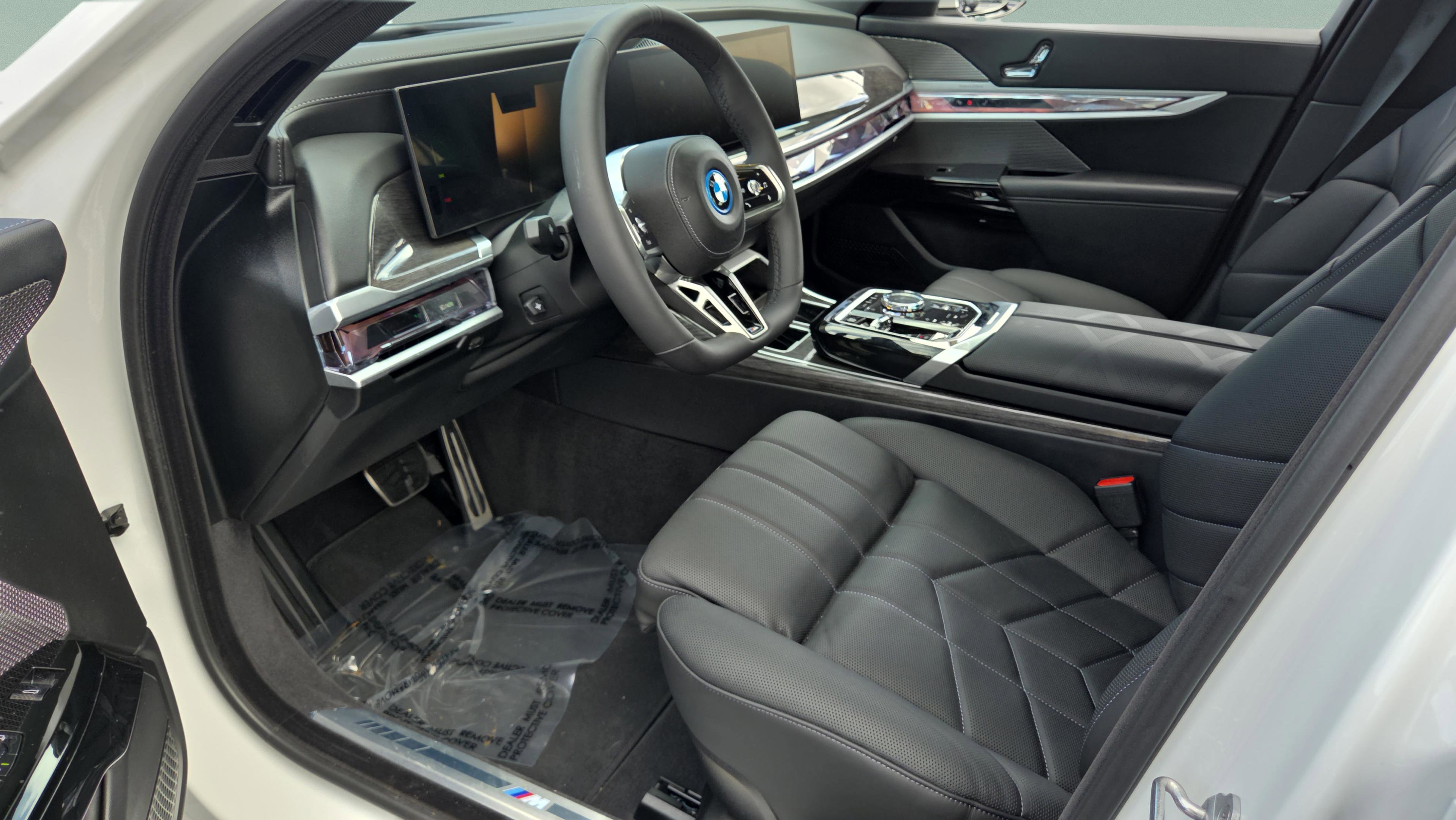 Used 2026 BMW 750e xDrive w/ Luxury Rear Seating Package AWD/4WD image 9