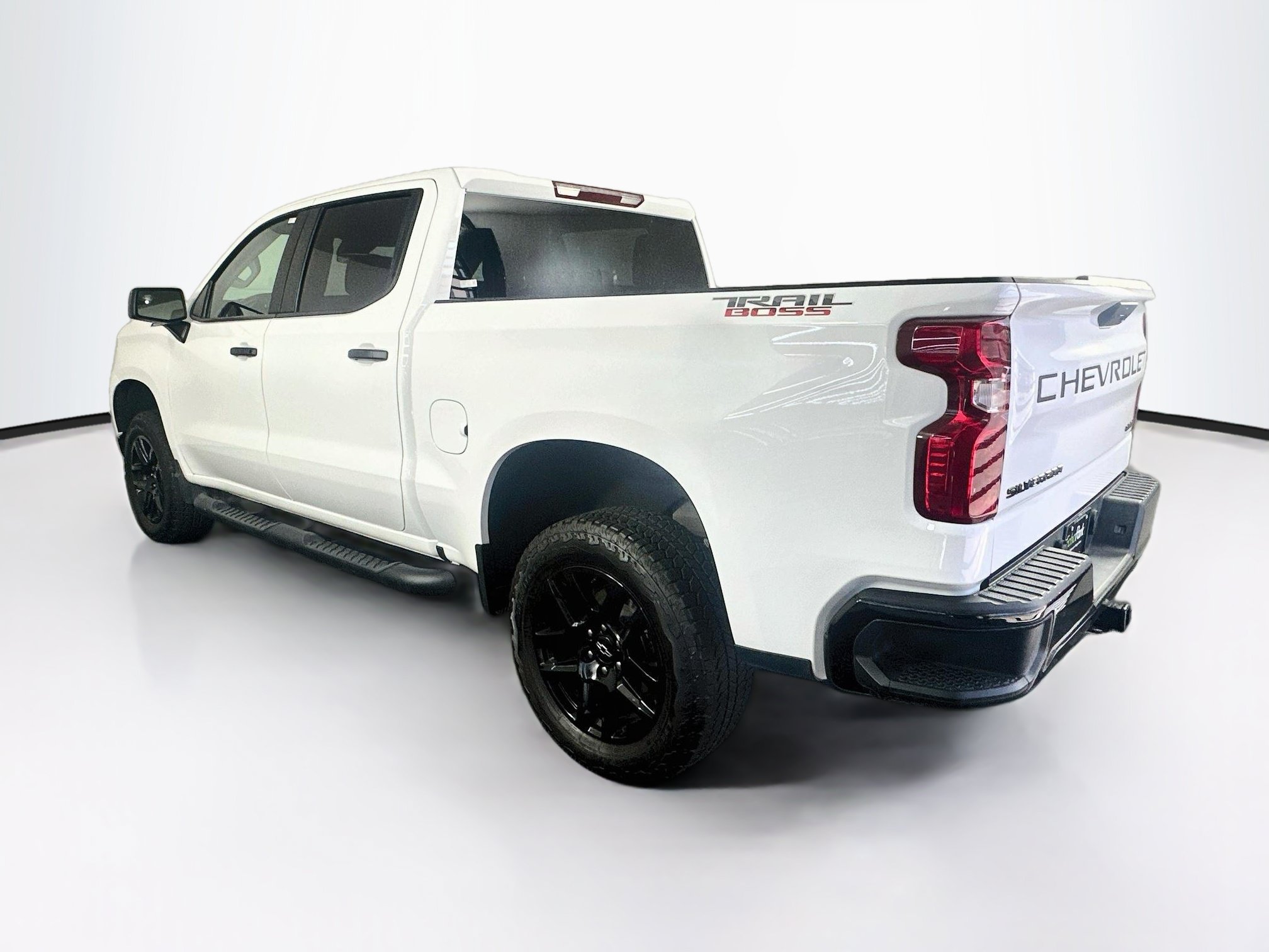 Used 2026 Chevrolet Silverado 1500 Custom Trail Boss w/ Turbomax Blackout Package AWD/4WD image 5