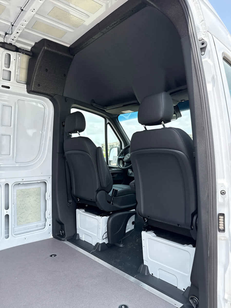 Used 2025 Mercedes-Benz Sprinter 2500 image 16