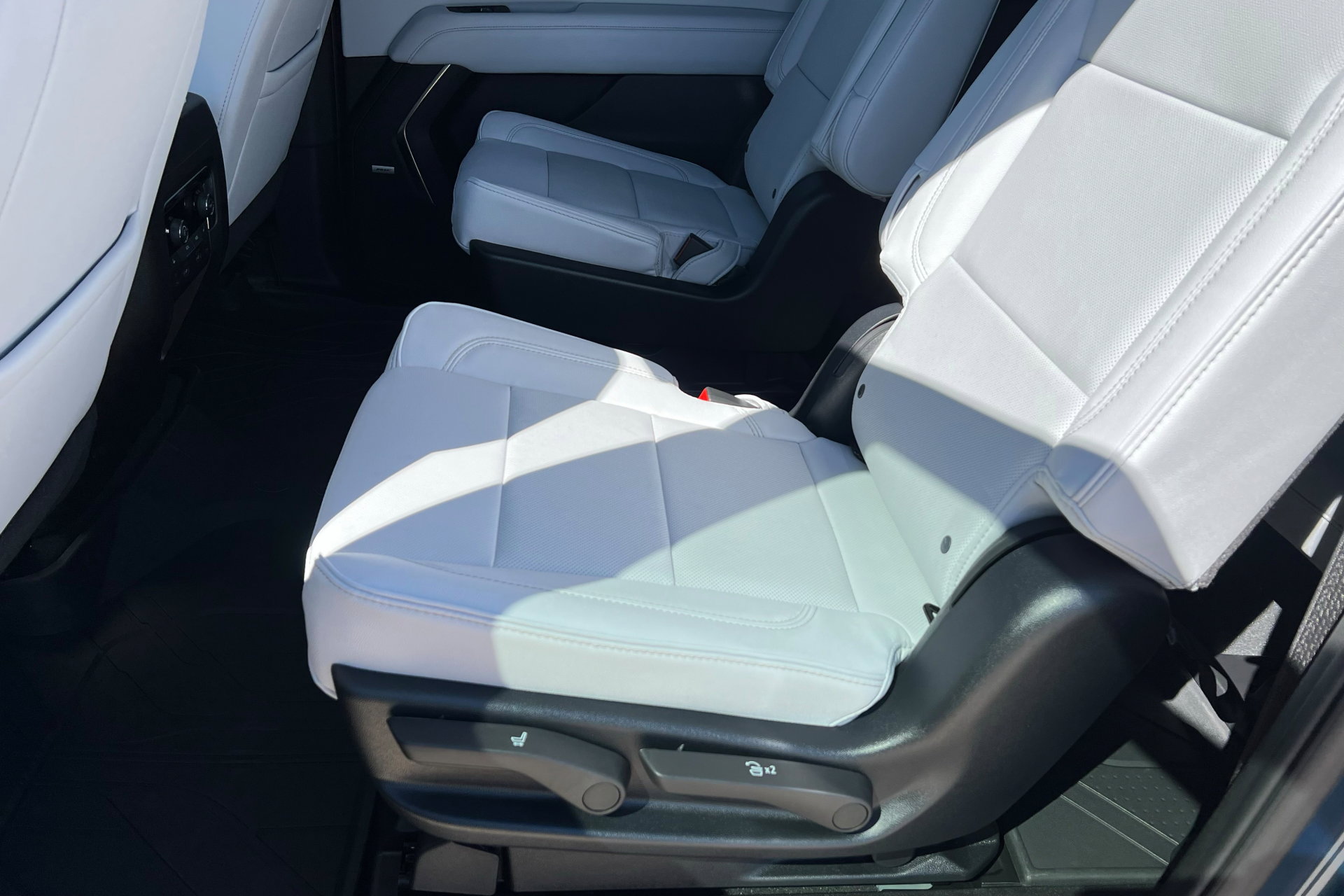 New 2026 Chevrolet Suburban Premier image 22