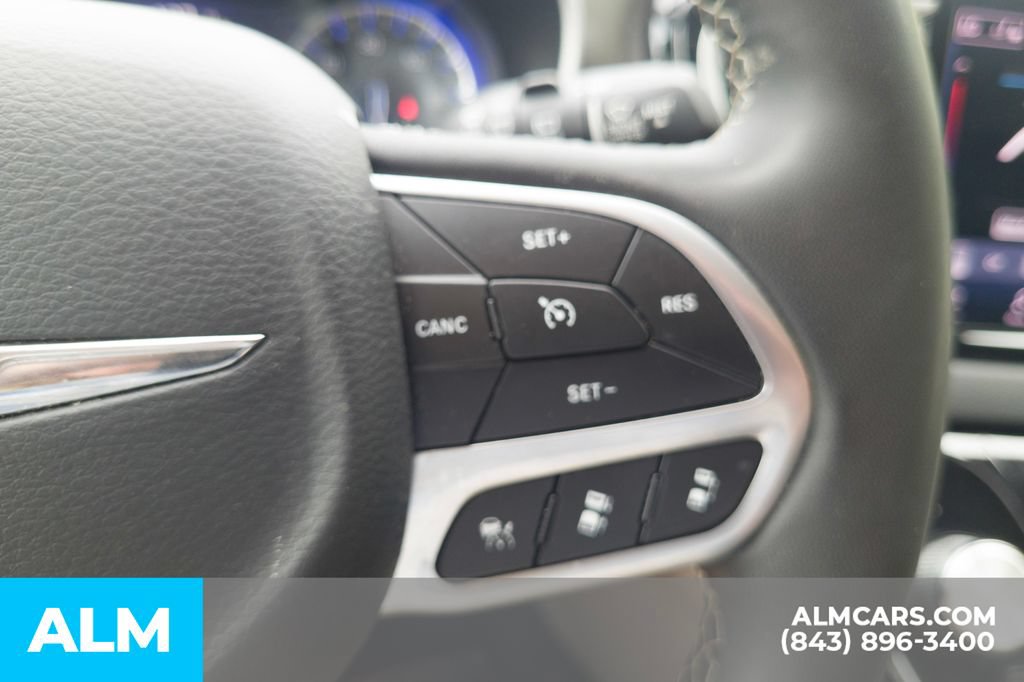 Used 2024 Chrysler Pacifica Touring-L FWD image 30