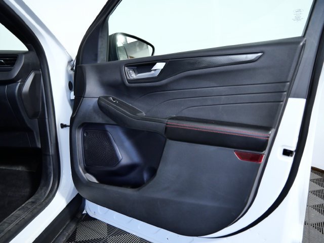 Certified 2024 Ford Escape ST-Line w/ Tech Pack #1 AWD/4WD image 9