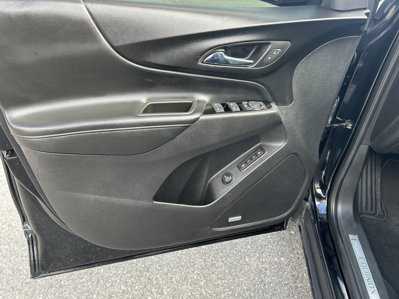 Used 2023 Chevrolet Equinox Premier image 37