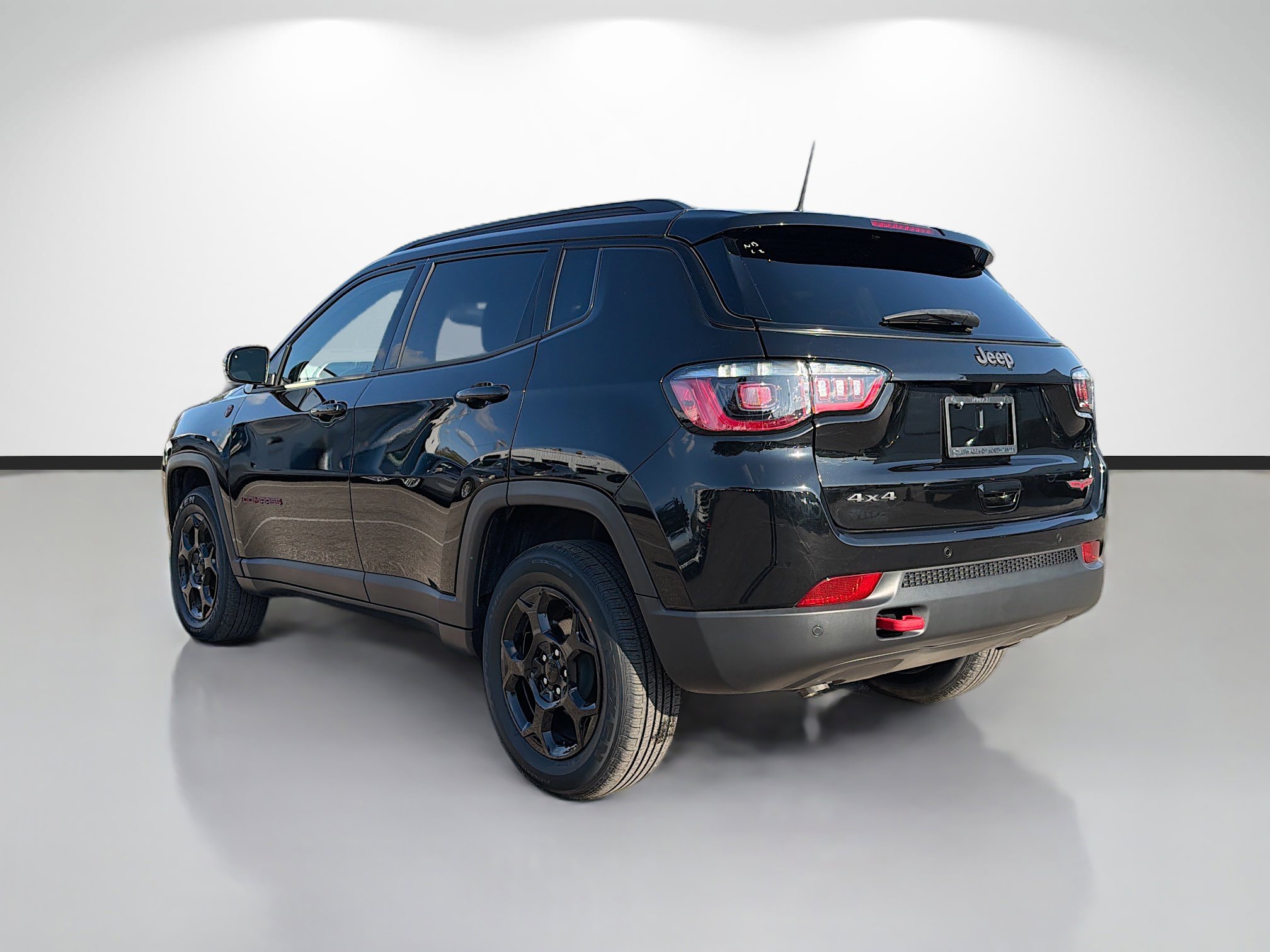 Used 2023 Jeep Compass Trailhawk image 5