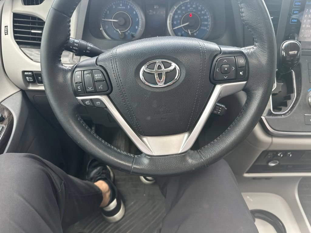 Used 2015 Toyota Sienna XLE Premium FWD image 10