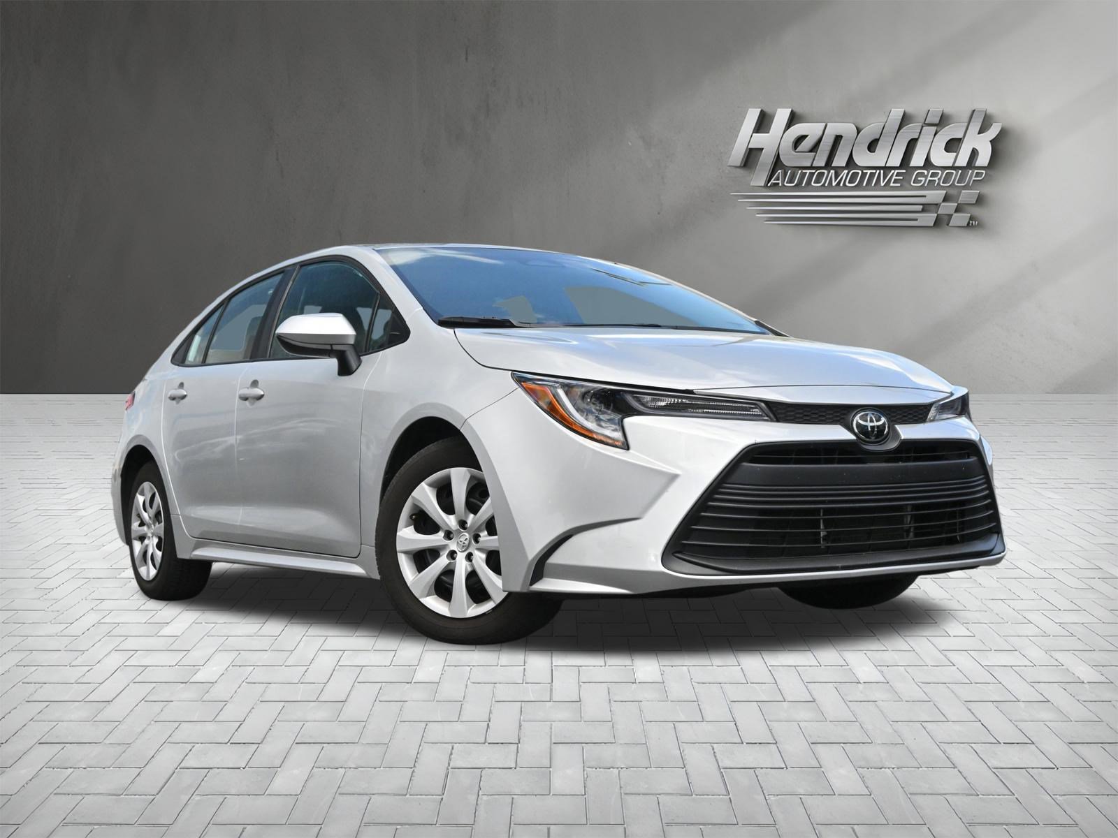Used 2024 Toyota Corolla LE image 2