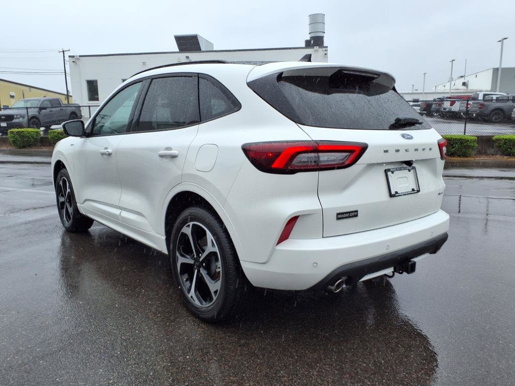 Used 2024 Ford Escape ST-Line Select w/ Tech Pack #2 image 3