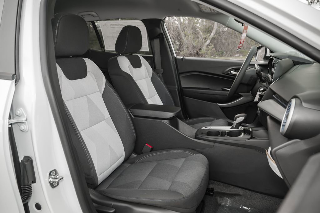 New 2026 Chevrolet Trax LS w/ LS Convenience Package FWD image 32