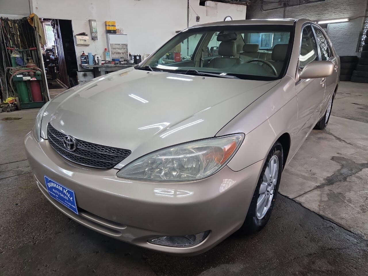 Used 2004 Toyota Camry XLE image 2
