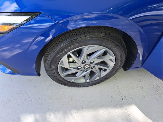 Used 2025 Hyundai Elantra Blue image 26
