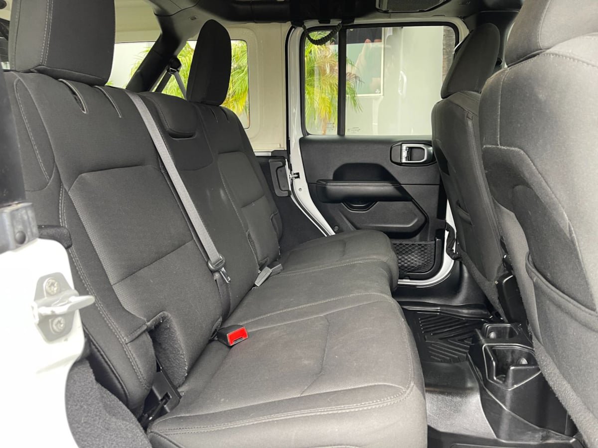 Used 2019 Jeep Wrangler Unlimited Sahara AWD/4WD image 23