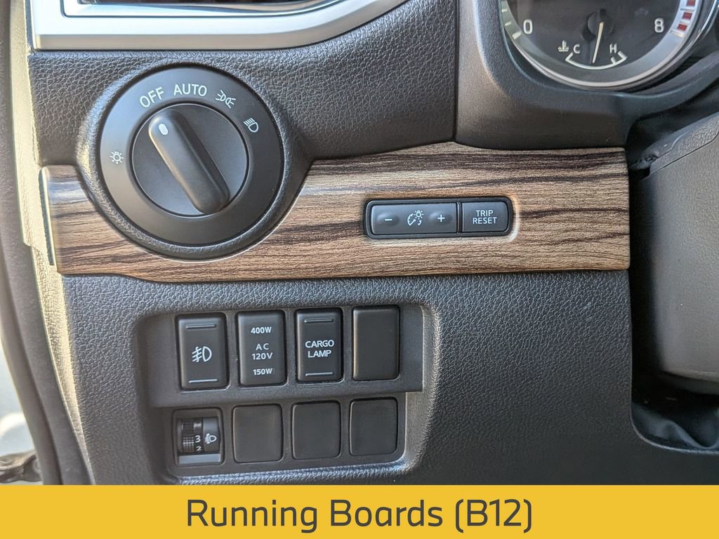 Used 2019 Nissan Titan SL AWD/4WD image 18