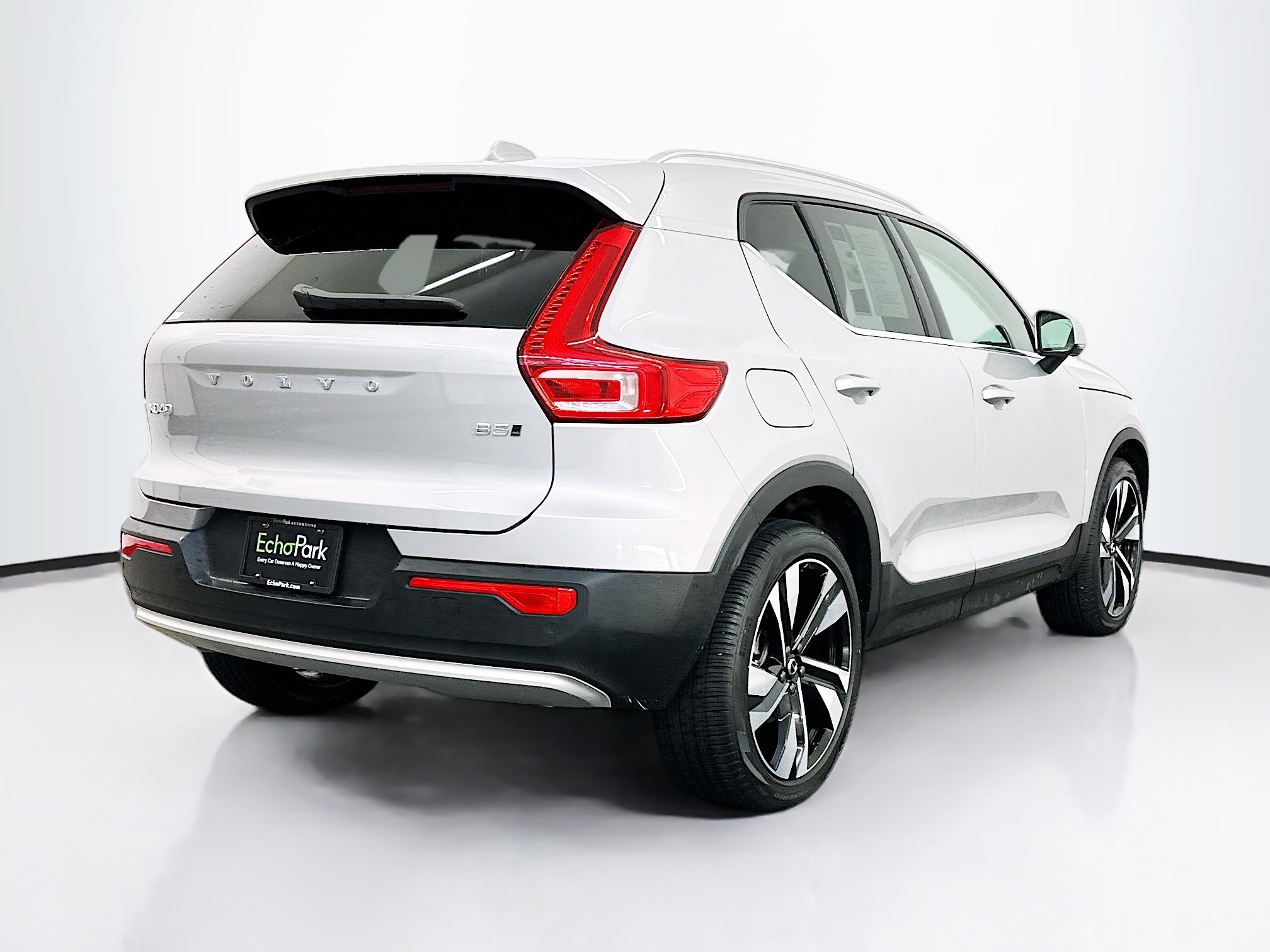 Used 2025 Volvo XC40 B5 Plus image 9