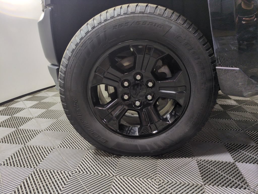 Used 2018 Chevrolet Silverado 1500 LT w/ Midnight Edition AWD/4WD image 26
