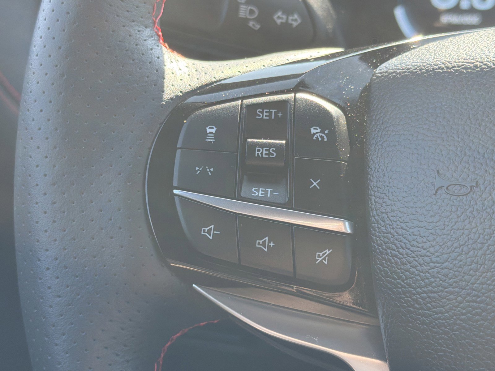 Used 2025 Ford Explorer ST-Line image 30