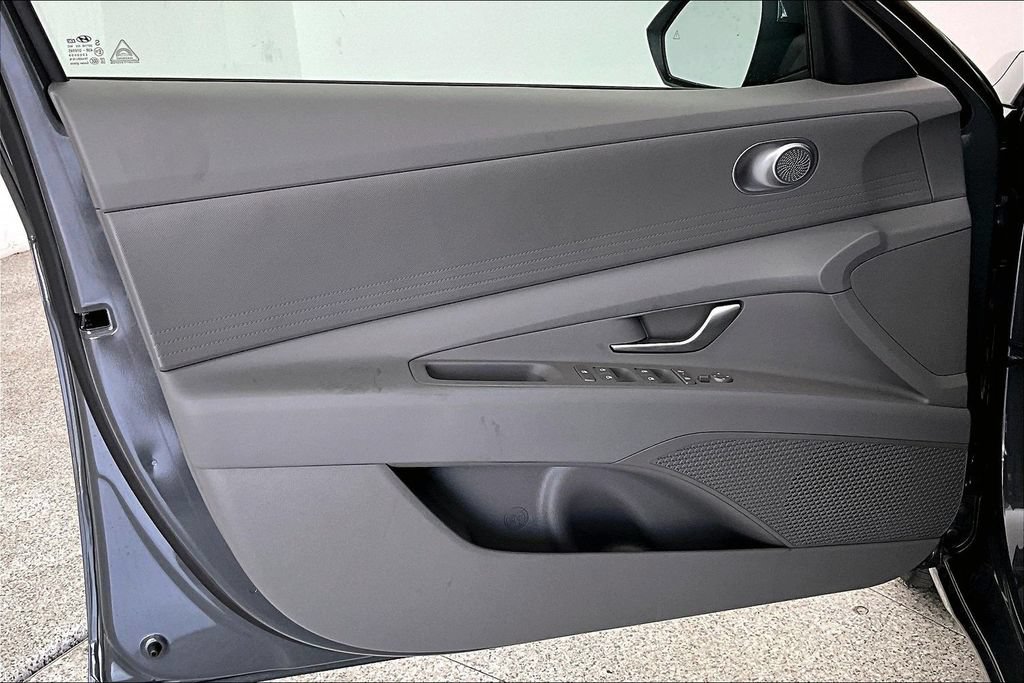 Used 2026 Hyundai Elantra SE FWD image 20