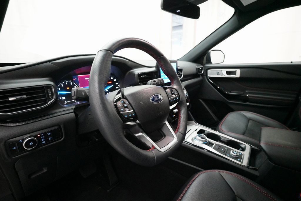 Used 2023 Ford Explorer ST-Line w/ Class IV Trailer Tow Package image 8