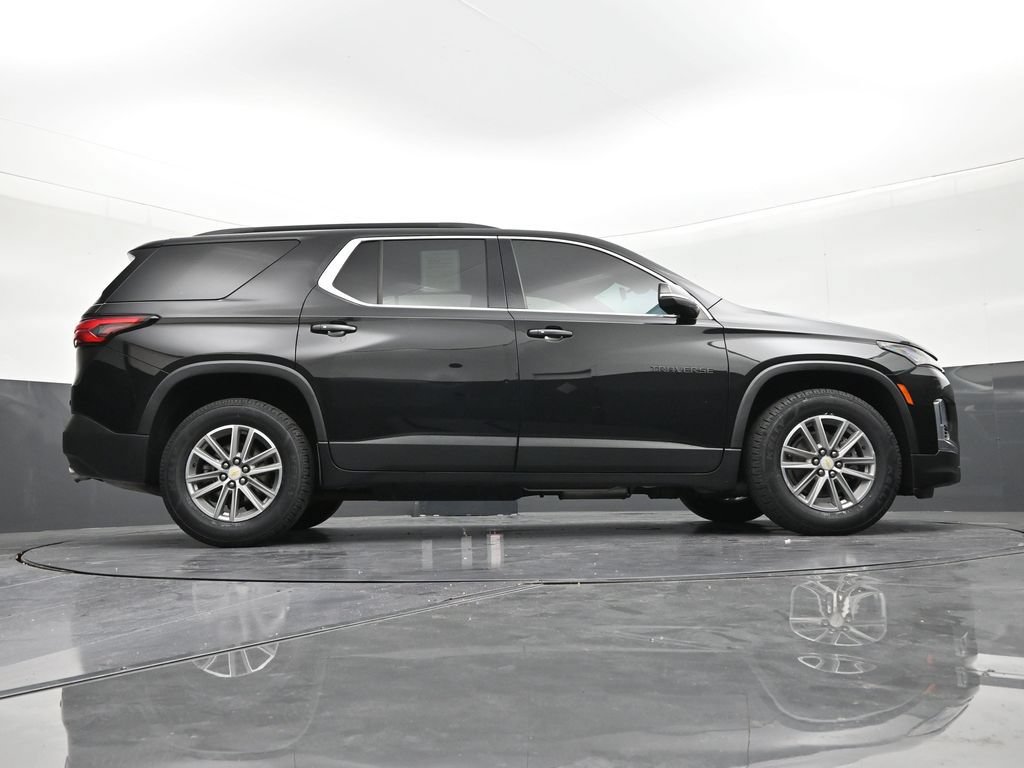 Used 2022 Chevrolet Traverse LT FWD image 25