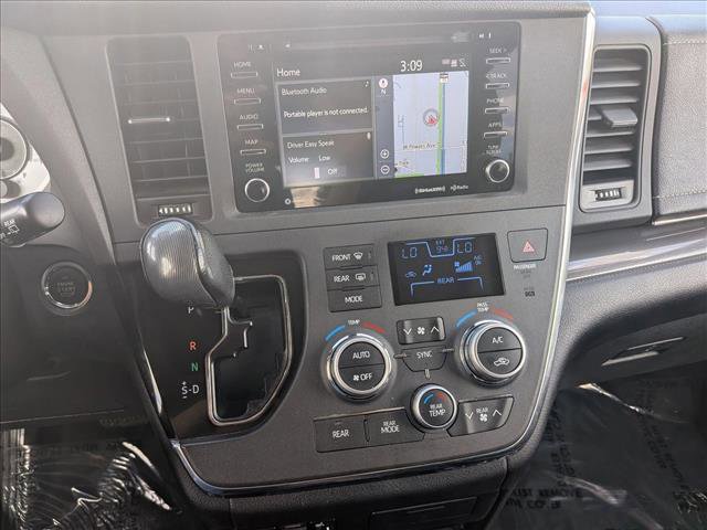 Used 2018 Toyota Sienna SE Premium image 15