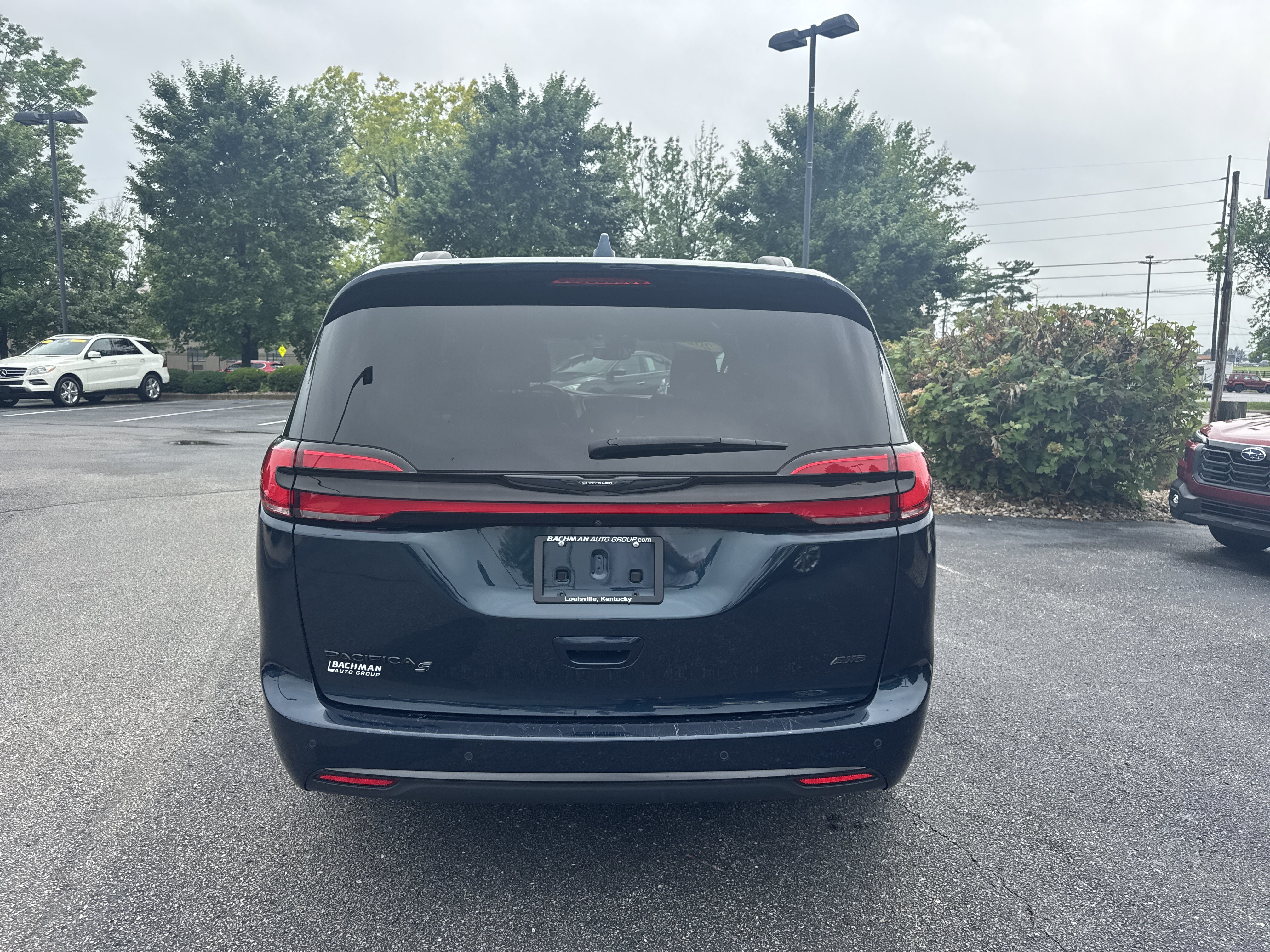 Used 2022 Chrysler Pacifica Touring-L w/ S Appearance Package AWD/4WD image 13