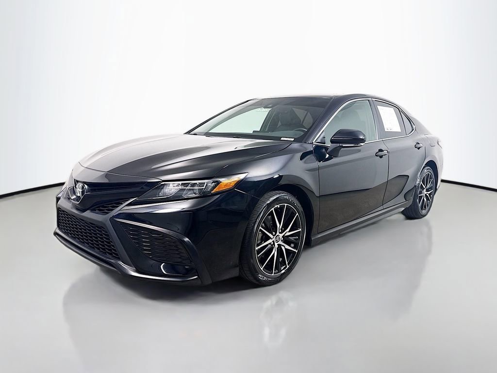 Certified 2023 Toyota Camry SE FWD image 3