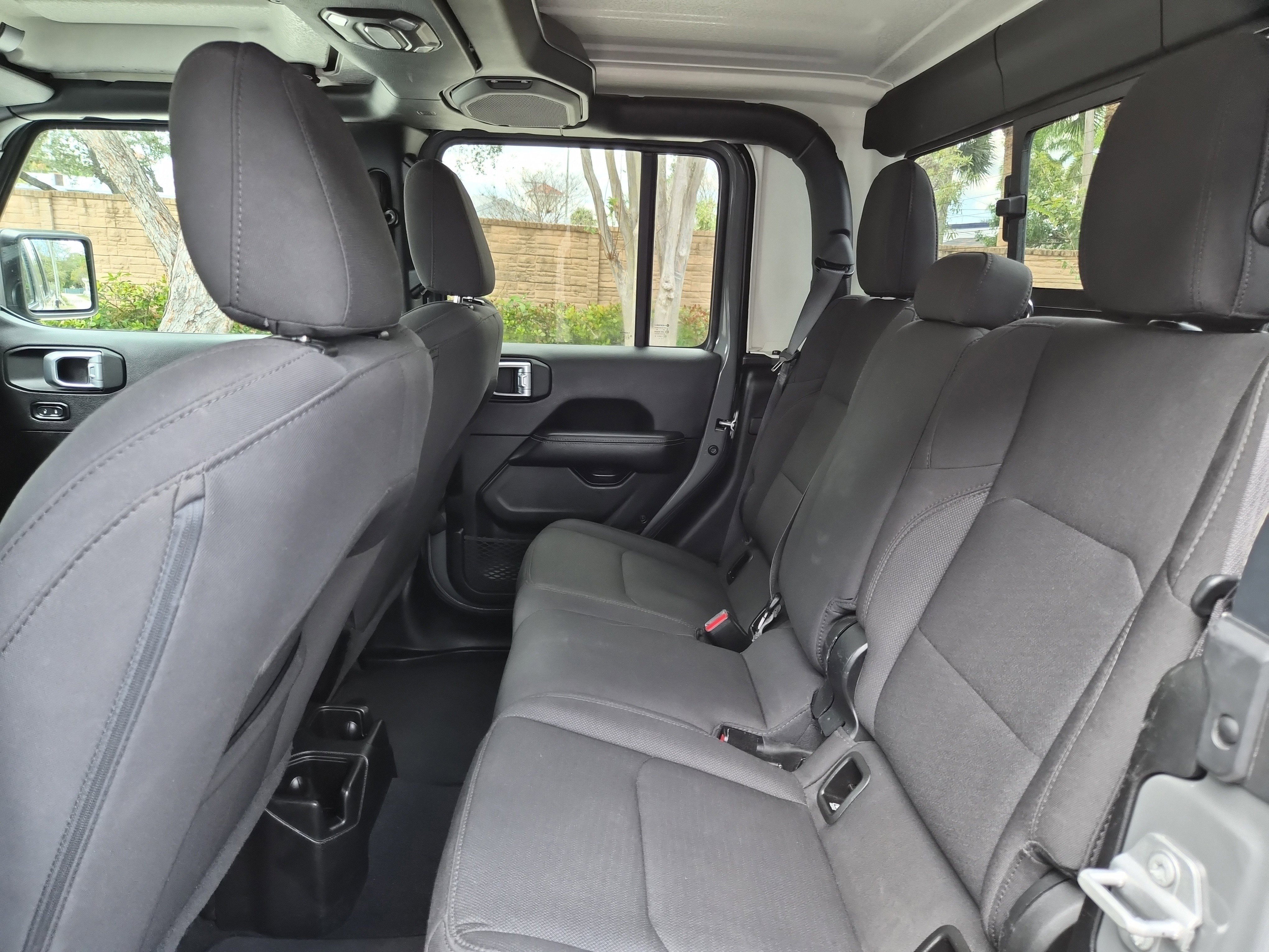 Used 2023 Jeep Gladiator Overland AWD/4WD image 15
